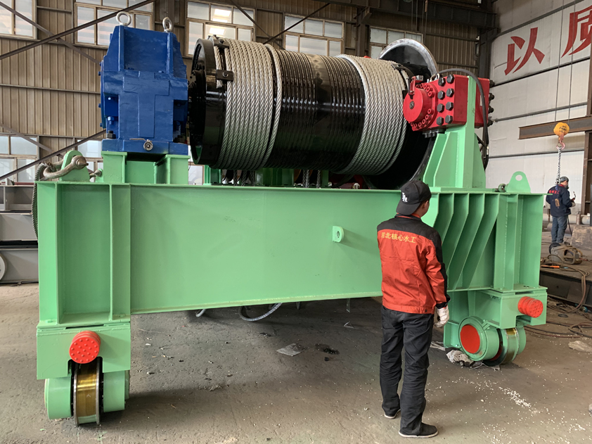 高揚程閉式折線卷筒啟閉機
