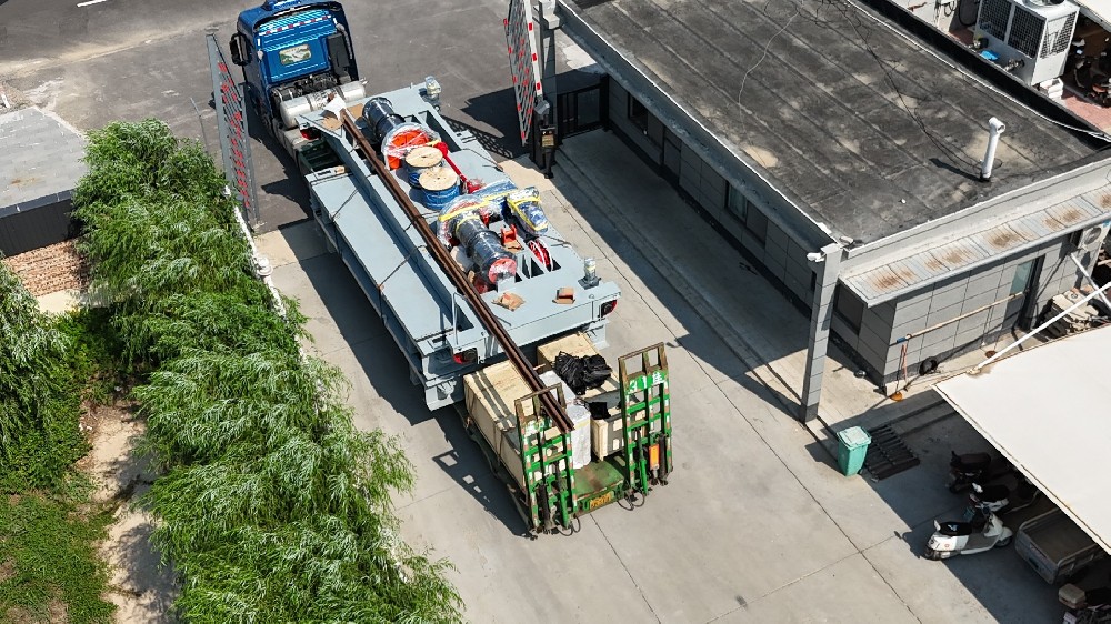 桂林市思安江水庫(kù)臺(tái)車(chē)式啟閉機(jī)發(fā)貨現(xiàn)場(chǎng)